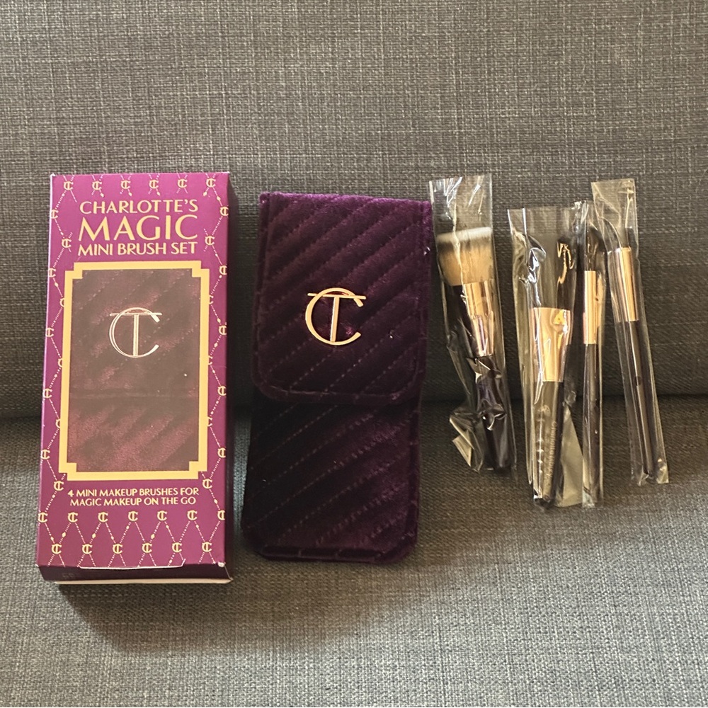 NEW IN BOX Charlotte Tilbury Magic Mini Brush Set Travel Size - Picture 2 of 4